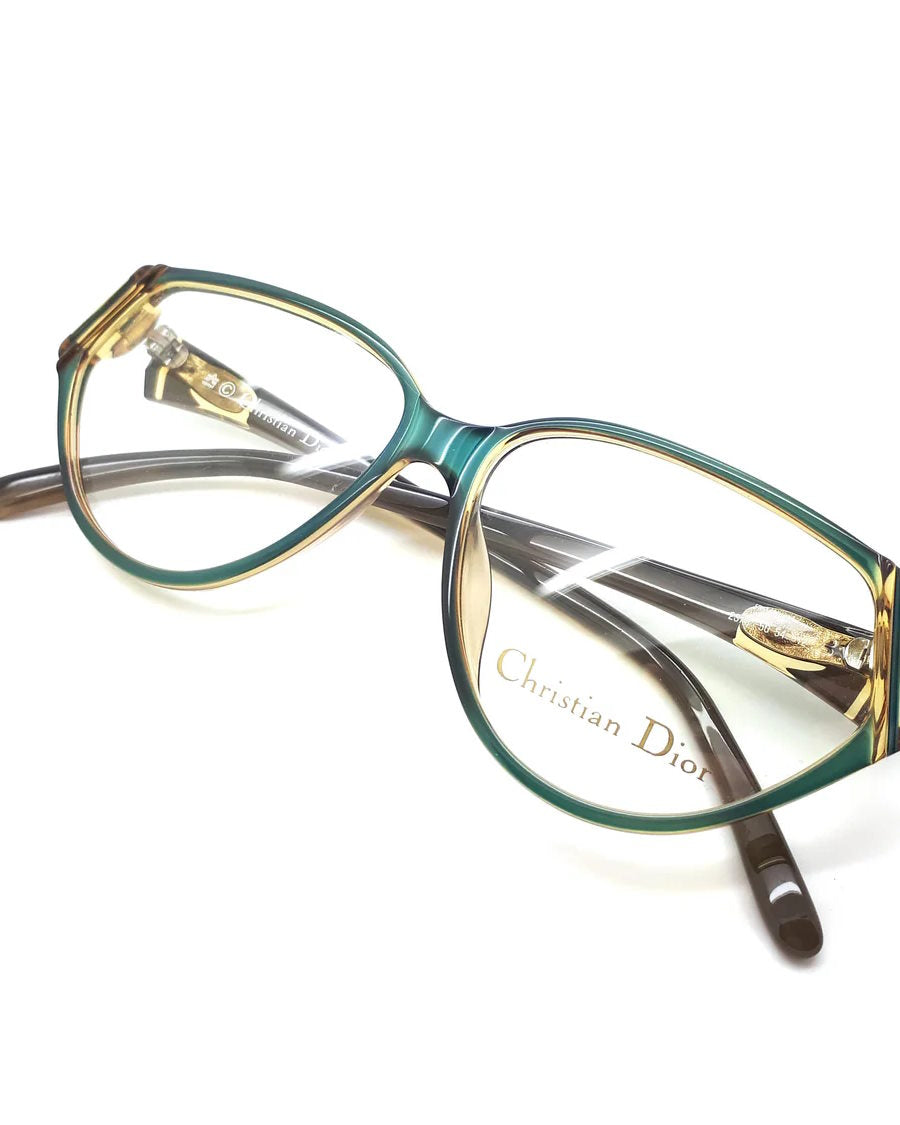 Ways to Wear Vintage Eyewear Throughout the Holiday Season