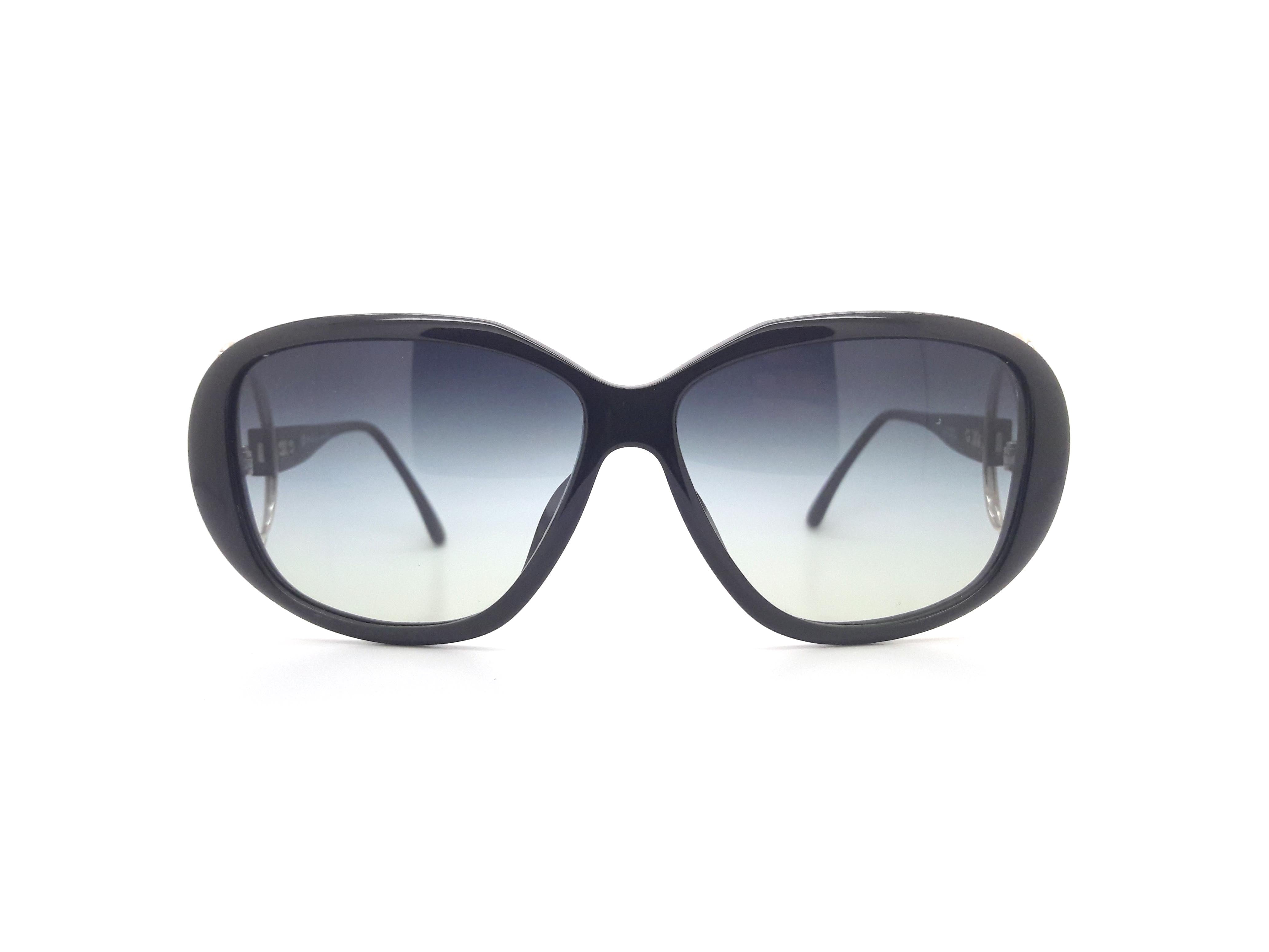 1980’s Christian Dior 2558 vintage sunglasses in pristine condition Vintage Christian Dior Oval 255820 Sunglasses main image 2
