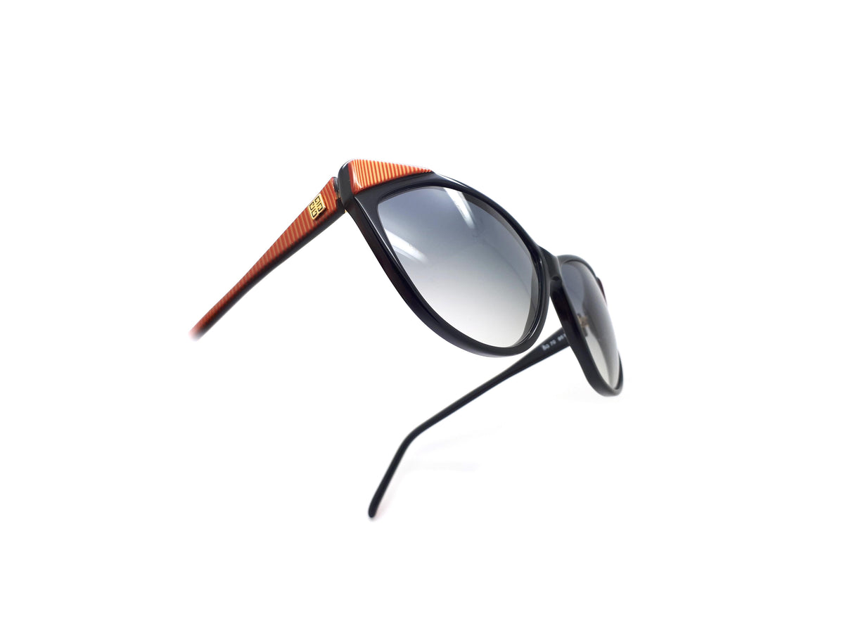 Givenchy - SG 70 951