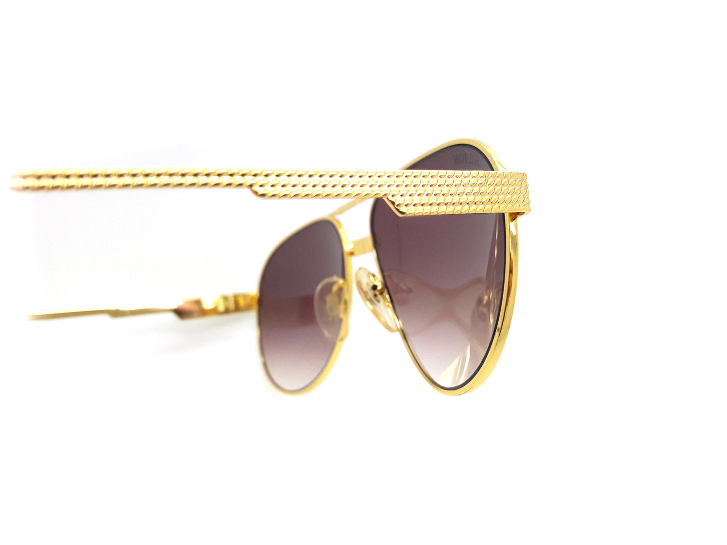 Paris Hilton - 2000s | 2000s sunglasses, Stylish glasses, Glasses fashion